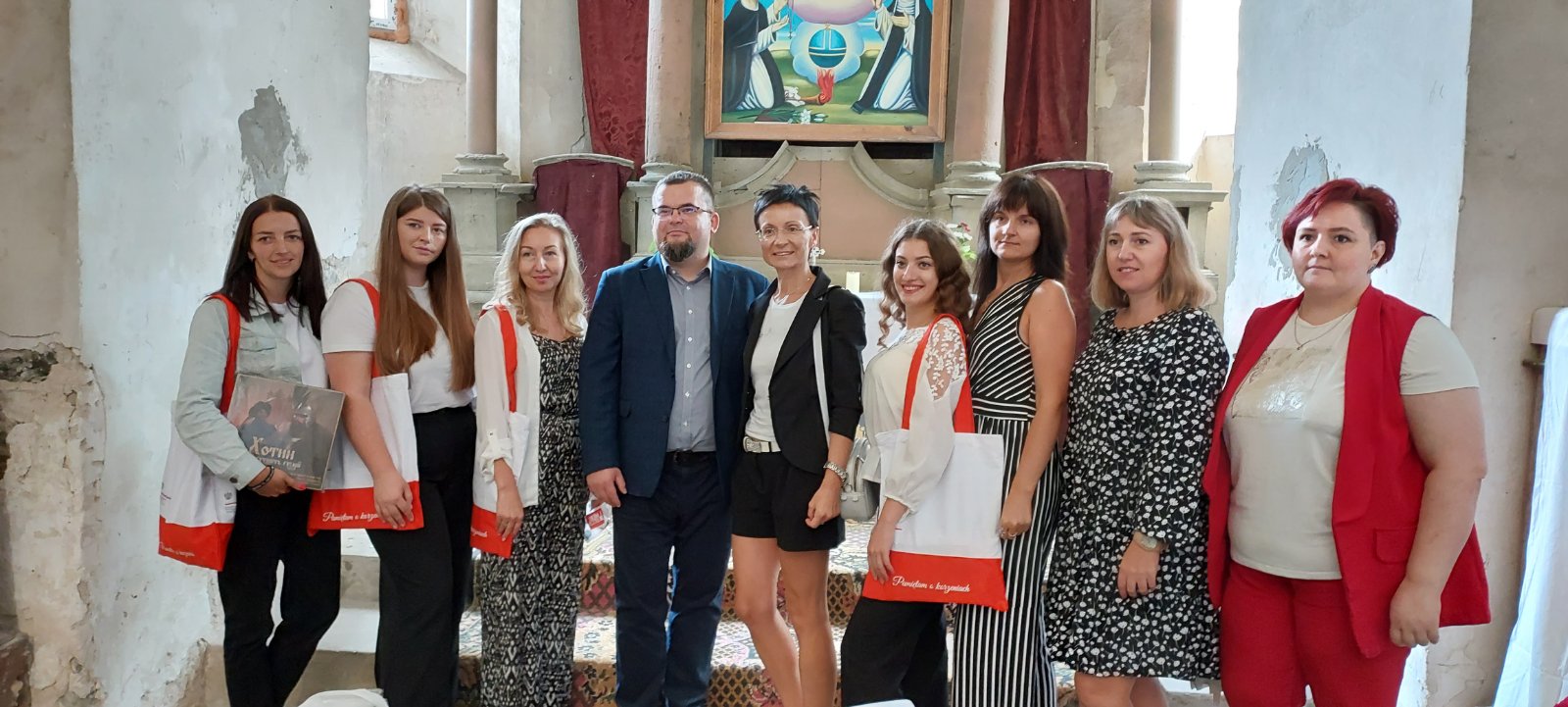 3 Щасливі миті спілкування Всеукраїнської спілки вчителів-полоністів України на Національних Читаннях разом із Консулом Krzysztofem Wasilewskim